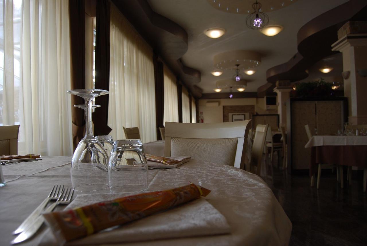 Hotel Iscla Edolo Ngoại thất bức ảnh
